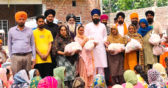 You are currently viewing ਸੋਸਾਇਟੀ ਨੇ 99 ਵੇਂ ਮਹੀਨਾਵਾਰ ਰਾਸ਼ਨ ਵੰਡ ਸਮਾਰੋਹ ਦੌਰਾਨ 250 ਲੋੜਵੰਦਾਂ ਨੂੰ ਵੰਡਿਆ ਰਾਸ਼ਣ