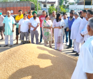 Read more about the article ਡਿਪਟੀ ਕਮਿਸ਼ਨਰ ਨੇ ਦਾਣਾ ਮੰਡੀ ਹੁਸ਼ਿਆਰਪੁਰ ’ਚ ਕਣਕ ਦੀ ਖ਼ਰੀਦ ਦਾ ਲਿਆ ਜਾਇਜ਼ਾ