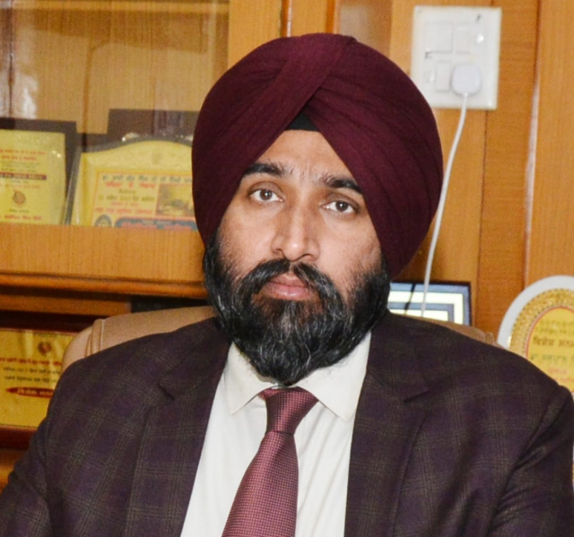 You are currently viewing ਸ਼੍ਰੋਮਣੀ ਗੁਰਦੁਆਰਾ ਪ੍ਰਬੰਧਕ ਕਮੇਟੀ ਵੱਲੋਂ ਨਿਸ਼ਚੇ ਅਕੈਡਮੀ ਚੰਡੀਗੜ੍ਹ ‘ਚ IAS ਅਤੇ IPS ਦੀ ਮੁਫ਼ਤ ਕੋਚਿੰਗ ਦਿੱਤੀ ਜਾਂਦੀ ਹੈ : ਪ੍ਰਿੰ.ਜਸਪਾਲ ਸਿੰਘ