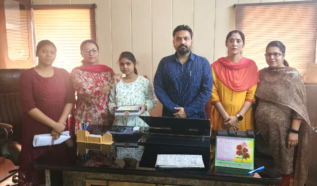 You are currently viewing ਪ੍ਰਕਾਸ਼ ਮਾਡਲ ਸੀਨੀਅਰ ਸੈਕੈਂਡਰੀ ਸਕੂਲ ਦੀ ਸਟੂਡੈਂਟ ਮਾਨਸੀ ਨੇ 96.46 ਪ੍ਰਤੀਸ਼ਤ ਅੰਕ ਲੈਕੇ ਪੰਜਾਬ ਚੋਂ ਮੈਰਿਟ ਹਾਸਿਲ ਕੀਤੀ