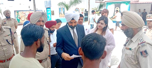 Read more about the article ਜ਼ਿਲ੍ਹਾ ਤੇ ਸੈਸ਼ਨ ਜੱਜ ਵੱਲੋਂ ਕੇਂਦਰੀ ਜੇਲ੍ਹ ਹੁਸ਼ਿਆਰਪੁਰ ਦਾ ਦੌਰਾ