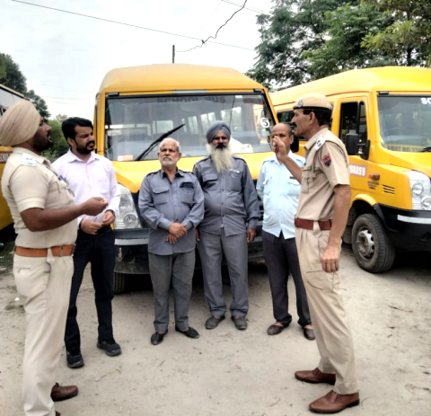 You are currently viewing ਬੱਚਿਆਂ ਦੀ ਸੁਰੱਖਿਆ ਲਈ ਸੁਰੂ ਕੀਤੀ ਸਕੂਲ ਵਾਹਨਾਂ ਦੀ ਚੈਕਿੰਗ ਮੁਹਿੰਮ – SDMਦਸੂਹਾ