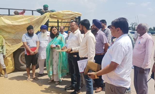 You are currently viewing ਡਿਪਟੀ ਕਮਿਸ਼ਨਰ ਵੱਲੋਂ ਕਣਕ ਦੀ ਖ਼ਰੀਦ ਤੇ ਲਿਫਟਿੰਗ ’ਚ ਤੇਜ਼ੀ ਲਿਆਉਣ ਦੀ ਹਦਾਇਤ