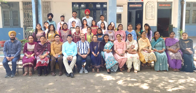 You are currently viewing ਗ੍ਰੈਜੂਏਸ਼ਨ ਕਲਾਸਾਂ ਦੇ ਵਿਦਿਆਰਥੀਆਂ ਲਈ ਵਿਦਾਇਗੀ ਪਾਰਟੀ ਦਾ ਆਯੋਜਨ