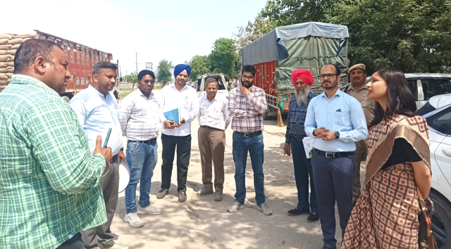 You are currently viewing ਡਿਪਟੀ ਕਮਿਸ਼ਨਰ ਨੇ ਟਾਂਡਾ ਰੇਲ ਹੈੱਡ ਤੇ ਗੋਦਾਮ ਦਾ ਦੌਰਾ ਕਰਕੇ ਲਿਫਟਿੰਗ ਮੂਵਮੈਂਟ ਦਾ ਕੀਤਾ ਨਿਰੀਖਣ