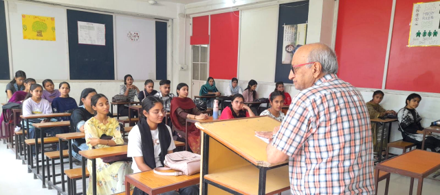 You are currently viewing ਕੇ.ਐਮ.ਐਸ ਕਾਲਜ ਦੇ ਰੈੱਡ ਰਿਬਨ ਕਲੱਬ ਵੱਲੋਂ ਸਵੀਪ ਐਕਟੀਵਿਟੀਜ਼ ਦੇ ਅਧੀਨ ਵੋਟਰ ਜਾਗਰੂਕਤਾ ਕੈਂਪ ਲਗਾਇਆ ਗਿਆ – ਚੇਅਰਮੈਨ ਚੌਧਰੀ ਕੁਮਾਰ ਸੈਣੀ