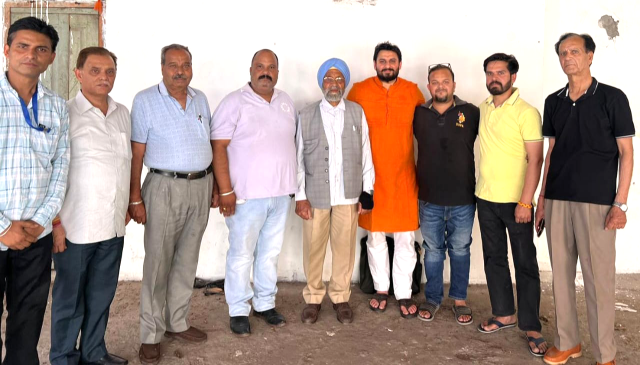 Read more about the article ਬ੍ਰਾਹਮਣ ਸਭਾ ਰਜਿ ਅਤੇ ਬ੍ਰਾਹਮਣ ਸਭਾ ਯੂਥ ਵਿੰਗ ਦੀ ਸਾਂਝੀ ਤੀਜੀ ਮੀਟਿੰਗ (ਗੀਤਾ ਭਵਨ) ਸਨਾਤਨ ਧਰਮ ਮੰਦਰ ਚੱਕਰੀ ਬਾਜ਼ਾਰ ਵਿਖੇ ਹੋਈ