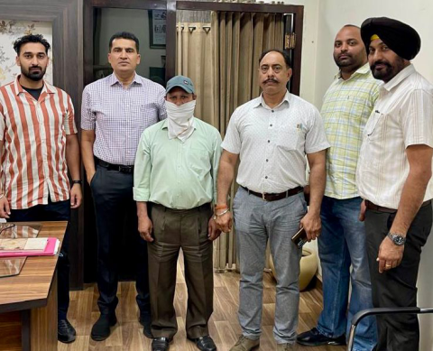 You are currently viewing 15,000 ਰੁਪਏ ਰਿਸ਼ਵਤ ਲੈਂਦਾ ਪਟਵਾਰੀ ਵਿਜੀਲੈਂਸ ਬਿਊਰੋ ਵੱਲੋਂ ਕਾਬੂ