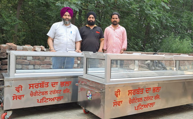 You are currently viewing ਸਰਬੱਤ ਦਾ ਭਲਾ ਚੈਰੀਟੇਬਲ ਟਰੱਸਟ ਨੇ ਵੱਖ-ਵੱਖ ਜ਼ਿਲਿਆਂ ਲਈ ਡੈਡ ਬਾਡੀ ਫਰੀਜ਼ਰ ਕੀਤੇ ਰਵਾਨਾ