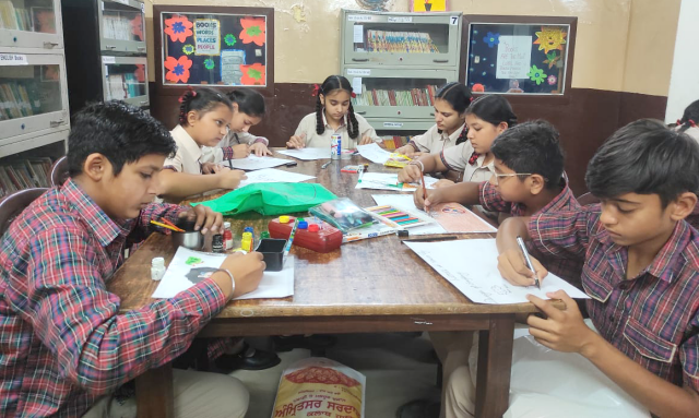 You are currently viewing DAV ਪਬਲਿਕ ਸਕੂਲ ਗੜਦੀਵਾਲਾ ਵਿੱਚ ਤੰਬਾਕੂ ਨਿਸ਼ੇਦ ਦਿਵਸ ਤੇ ਕਰਵਾਇਆ ਗਿਆ ਇੰਟਰ ਹਾਊਸ ਪੋਸਟਰ ਮੇਕਿੰਗ ਮੁਕਾਬਲਾ