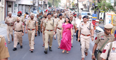 You are currently viewing ਲੋਕ ਸਭਾ ਚੋਣਾਂ-2024 ਦੇ ਸਬੰਧ ਵਿੱਚ ਜਿਲ੍ਹਾ ਹੁਸ਼ਿਆਰਪੁਰ ਵਿਖੇ ਕੱਢਿਆ ਫਲੈਗ ਮਾਰਚ