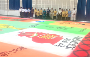 Read more about the article मतदान के लिए प्रेरित करने के लिए रंगोली के साथ बनाया रिकॉर्ड