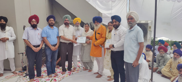 Read more about the article ਨੇਤਰ ਦਾਨੀ ਤਰਸੇਮ ਸਿੰਘ ਦੇ ਪਰਿਵਾਰ ਨੂੰ ਨੇਤਰਦਾਨ ਸੰਸਥਾ ਵੱਲੋਂ ਕੀਤਾ ਗਿਆ ਸਨਮਾਨਿਤ