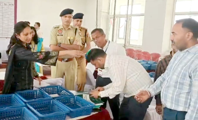 You are currently viewing ਵੋਟਾਂ ਦੀ ਗਿਣਤੀ ਪੂਰੀ ਪਾਰਦਰਸ਼ਤਾ ਤੇ ਨਿਰਵਿਘਨ ਢੰਗ ਨਾਲ ਕਰਵਾਉਣ ਲਈ ਸਾਰੇ ਇੰਤਜ਼ਾਮ ਮੁਕੰਮਲ : ਕੋਮਲ ਮਿੱਤਲ