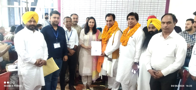 You are currently viewing ਹੁਸ਼ਿਆਰਪੁਰ ’ਚ ਸਫਲਤਾਪੂਰਵਕ ਮੁਕੰਮਲ ਹੋਈ ਚੋਣ ਪ੍ਰਕਿਰਿਆ,ਆਪ ਦੇ ਉਮੀਦਵਾਰ ਡਾ.ਰਾਜ ਕੁਮਾਰ ਰਹੇ ਜੇਤੂ