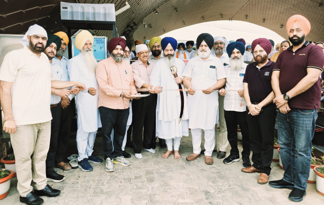 You are currently viewing ਡਾ.ਓਬਰਾਏ ਵੱਲੋਂ ਕਰਤਾਰਪੁਰ ਲਾਂਘਾ ਟਰਮੀਨਲ ਵਿਖੇ ਕਮਰਸ਼ੀਅਲ ਆਰ.ਓ.ਸਥਾਪਿਤ