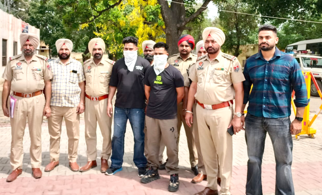 Read more about the article ਬਟਾਲਾ ਪੁਲਿਸ ਵੱਲੋ ਗੋਲੀਆਂ ਮਾਰਨ ਤੇ ਨਜਾਇਜ਼ ਅਸਲਾ ਰੱਖਣ ਵਾਲੇ ਵਿਅਕਤੀ ਦੇ ਗਿਰੋਹ ਦਾ ਕੀਤਾ ਪਾਰਦਾਫਾਸ