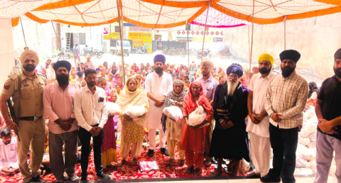 You are currently viewing ਸੋਸਾਇਟੀ ਨੇ 101 ਵਾਂ ਮਹੀਨਾਵਾਰ ਰਾਸ਼ਨ ਵੰਡ ਸਮਾਰੋਹ ਕਰਵਾਇਆ