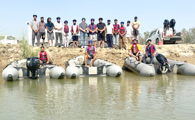 You are currently viewing ਹੜ੍ਹਾਂ ਦੇ ਖਤਰੇ ਨੂੰ ਧਿਆਨ ਵਿੱਚ ਰੱਖਦੇ ਹੋਏ ਵਿਆਸ ਦਰਿਆ ‘ਚ ਕੀਤੀ ਕਿਸ਼ਤੀਆਂ ਨਾਲ ਟੈਸਟਿੰਗ