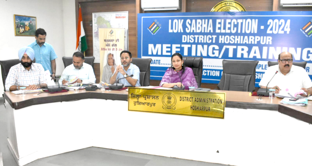 You are currently viewing ਸੰਭਾਵੀ ਹੜ੍ਹਾਂ ਨਾਲ ਨਜਿੱਠਣ ਲਈ ਜ਼ਿਲ੍ਹਾ ਪ੍ਰਸ਼ਾਸਨ ਪੂਰਾ ਤਰ੍ਹਾਂ ਤਿਆਰ : ਕੋਮਲ ਮਿੱਤਲ