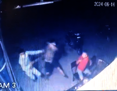 You are currently viewing ਢਾਬੇ ਤੇ ਖਾਣਾ ਖਾ ਰਹੇ ਦੋ ਨੌਜਵਾਨਾਂ ਤੇ 3/4 ਅਣਪਛਾਤੇ ਨੌਜਵਾਨਾਂ ਨੇ ਦਾਤਰਾਂ ਨਾਲ ਕੀਤਾ ਹਮਲਾ