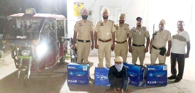 You are currently viewing ਇਲੈਕਟ੍ਰੋਨਿਕਸ ਦੀ ਦੁਕਾਨ ‘ਚੋਂ 8 ਬੈਟਰੀਆਂ ਤੇ ਮੋਟਰਸਾਈਕਲ ਚੋਰੀ ਕਰਨ ਵਾਲਾ ਕਾਬੂ : SHO ਪ੍ਰਭਜੋਤ ਸਿੰਘ