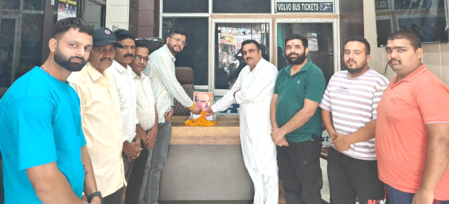 You are currently viewing ਡਾ.ਸ਼ਿਆਮਾ ਪ੍ਰਸਾਦ ਮੁਖਰਜੀ ਨੂੰ ਨਿੱਘੀ ਸ਼ਰਧਾਂਜਲੀ ਭੇਂਟ