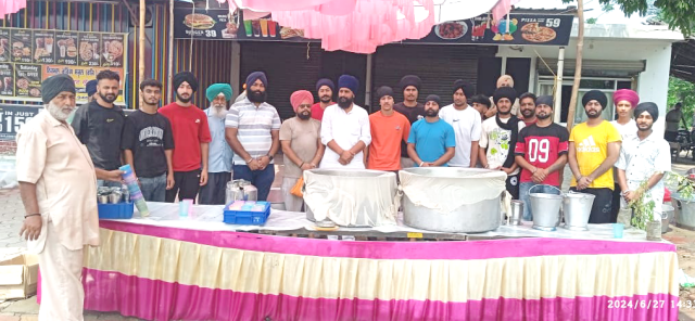 You are currently viewing ਠੰਡੇ ਮਿੱਠੇ ਜਲ ਦੀ ਛਬੀਲ ਅਤੇ ਬੂਟਿਆਂ ਦਾ ਲਗਾਇਆ ਲੰਗਰ