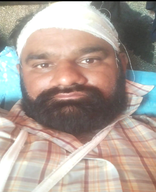 You are currently viewing ਨੌਜਵਾਨ ਨੂੰ ਰਸਤੇ ਵਿਚ ਰੋਕ ਕੇ ਅਣਪਛਾਤੇ ਮੋਟਰਸਾਈਕਲ ਸਵਾਰ ਨੇ ਕੀਤੀ ਕੁੱਟਮਾਰ 