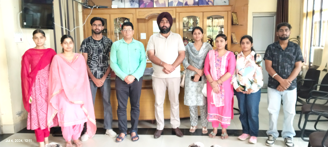 You are currently viewing ਰੁਜ਼ਗਾਰ ਮੇਲੇ ਵਿੱਚ ਵਿਦਿਆਰਥੀਆਂ ਨੇ ਮਾਰੀਆਂ ਮੱਲਾਂ