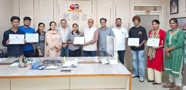 You are currently viewing ਕੇ.ਐਮ.ਐਸ ਕਾਲਜ ਦੇ ਵਿਦਿਆਰਥੀਆਂ ਨੇ ਯੂਨੀਵਰਸਿਟੀ ਦੇ ਯੂਥ ਲੀਡਰਸ਼ਿਪ ਟ੍ਰੇਨਿੰਗ ਕੈਂਪ ਵਿੱਚ ਭਾਗ ਲਿਆ : ਪ੍ਰਿੰਸੀਪਲ ਡਾ.ਸ਼ਬਨਮ ਕੌਰ