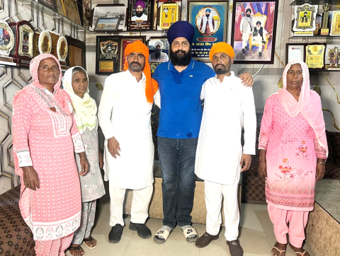 Read more about the article ਸੁਸਾਇਟੀ ਵਲੋਂ ਅੱਠ ਮਹੀਨਿਆਂ ਤੋਂ ਲਾਪਤਾ ਵਿਆਕਤੀ ਨੂੰ ਪਰਿਵਾਰ ਨਾਲ ਮਿਲਾਇਆ