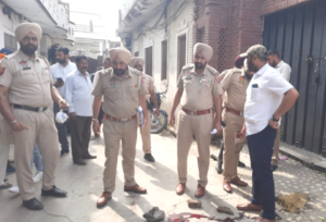 Read more about the article *ਬਟਾਲਾ ਦੀ ਭਾਈਆਂ ਵਾਲੀ ਗਲੀ ਸਿੰਬਲ ਵਿਚ ਚਲੀਆਂ ਗੋਲੀਆ*