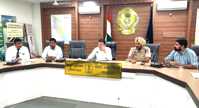 You are currently viewing ਸਰਕਾਰੀ ਦਫ਼ਤਰਾਂ ‘ਚ ਸੀਨੀਅਰ ਸਿਟੀਜ਼ਨਾਂ ਨੂੰ ਦਿੱਤਾ ਜਾਵੇ ਪੂਰਾ ਮਾਣ ਸਤਿਕਾਰ : ਰਾਹੁਲ ਚਾਬਾ