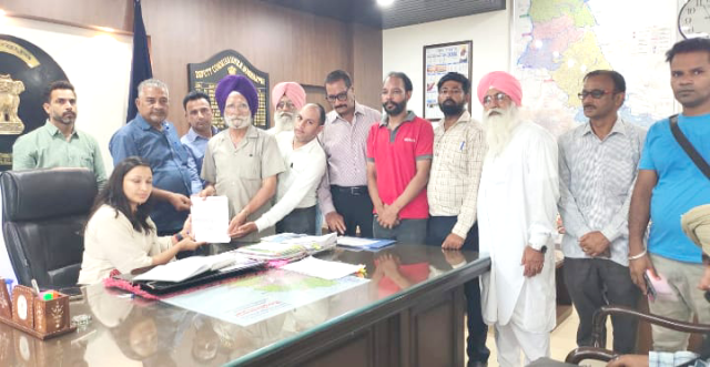 You are currently viewing ਸੰਗਰੂਰ ਦੇ ਪੱਤਰਕਾਰਾਂ ਖਿਲਾਫ ਝੂਠਾ ਮਾਮਲਾ ਦਰਜ ਕਰਨ ਅਤੇ ਤੁਰੰਤ ਰਿਹਾਈ ਦੀ ਮੰਗ ਨੂੰ ਲੈ ਕੇ ਮੁੱਖ ਮੰਤਰੀ ਨੂੰ ਭੇਜਿਆ ਮੰਗ ਪੱਤਰ