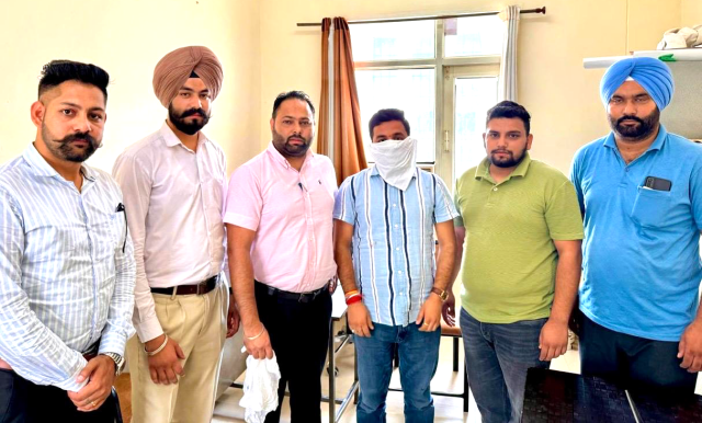 You are currently viewing ਇੱਕ ਲੱਖ ਰੁਪਏ ਰਿਸ਼ਵਤ ਲੈਂਦਾ ਜੂਨੀਅਰ ਇੰਜੀਨੀਅਰ ਵਿਜੀਲੈਂਸ ਬਿਊਰੋ ਵੱਲੋਂ ਗ੍ਰਿਫ਼ਤਾਰ