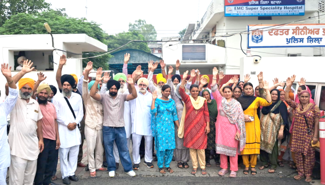 Read more about the article ਪਿੰਡ ‘ਚ ਨਸ਼ੇੜੀਆਂ ਅਤੇ ਨਸ਼ਾ ਵੇਚਣ ਵਾਲਿਆਂ ਦੀ ਭਰਮਾਰ,ਪਿੰਡ ਵਾਸੀਆਂ ਨੇ ਦਫਤਰ ਸੀਨੀਅਰ ਪੁਲਿਸ ਕਪਤਾਨ ਸਾਹਮਣੇ ਜਤਾਇਆ ਰੋਸ
