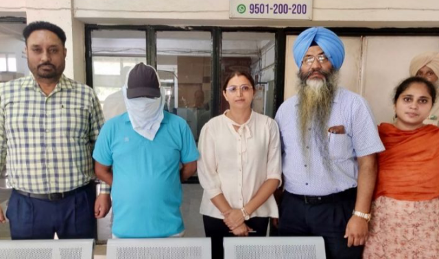 You are currently viewing ਜਲੰਧਰ ਇੰਪਰੂਵਮੈਂਟ ਟਰੱਸਟ ਲਈ ਜ਼ਮੀਨ ਪ੍ਰਾਪਤੀ ਘੁਟਾਲੇ ਵਿੱਚ ਕਰੋੜਾਂ ਰੁਪਏ ਦਾ ਘਪਲਾ ਕਰਨ ਦੇ ਦੋਸ਼ ਹੇਠ ਸੇਵਾਮੁਕਤ PCS ਅਧਿਕਾਰੀ ਇਕਬਾਲ ਸਿੰਘ ਸੰਧੂ ਵਿਜੀਲੈਂਸ ਬਿਊਰੋ ਵੱਲੋਂ ਗ੍ਰਿਫ਼ਤਾਰ