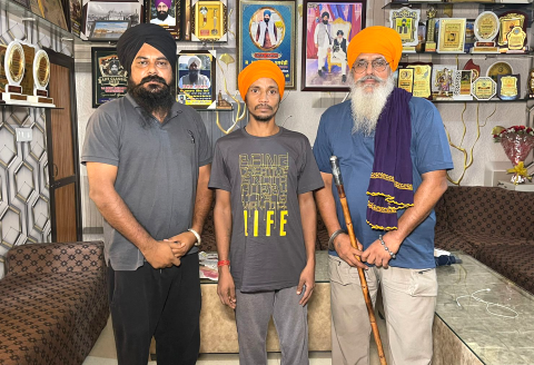 You are currently viewing ਸੋਸਾਇਟੀ ਨੇ ਪ੍ਰਵਾਸੀ ਵੀਰ ਦਾ ਇਲਾਜ ਕਰਵਾਉਣ ਉਪਰੰਤ ਘਰ ਭੇਜਿਆ