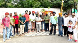 Read more about the article ਯੂਥ ਅਕਾਲੀ ਦਲ ਵੱਲੋਂ ਹੁਸ਼ਿਆਰਪੁਰ ਸ਼ਹਿਰ ਵਿੱਚ ਇੱਕ ਹਜਾਰ ਬੂਟੇ ਵੰਡੇ ਗਏ
