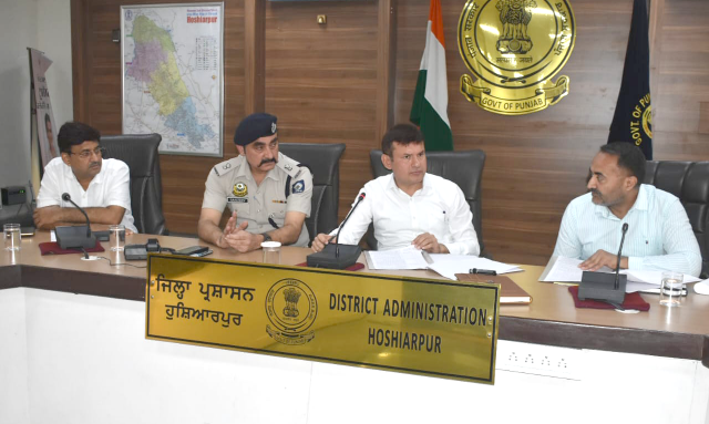 You are currently viewing ਮਾਤਾ ਚਿੰਤਪੁਰਨੀ ਮੇਲੇ ਨੂੰ ਸਫਲ ਬਣਾਉਣ ਲਈ ਦੋ ਰਾਜਾਂ ਦਾ ਪ੍ਰਸ਼ਾਸਨ ਪੱਬਾਂ ਭਾਰ