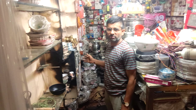 You are currently viewing दसूूहा में धीर किचन वेयर बर्तनों की दुकान में अचानक लगी आग