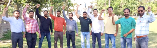 You are currently viewing ਮੁੱਖ ਮੰਤਰੀ ਵਲੋਂ ਜਥੇਬੰਦੀ ਨੂੰ ਮੀਟਿੰਗ ਦਾ ਸਮਾਂ ਦੇ ਕੇ ਮੀਟਿੰਗ ਮੁੜ ਮੁਲਤਵੀ ਕਰਨਾ ਬੇਹਦ ਨਿੰਦਨਯੋਗ-ਆਗੂ ਪ੍ਰਿੰਸ ਗੜਦੀ ਵਾਲਾ ਜਗਵਿੰਦਰ ਸਿੰਘ