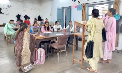 You are currently viewing ਖਾਲਸਾ ਕਾਲਜ ਦੇ ਫੈਸਨ ਡਿਜਾਇਨਿੰਗ ਵਿਭਾਗ ਵਲੋਂ ਇੰਡਕਸ਼ਨ ਪ੍ਰੋਗਰਾਮ ਕਰਵਾਇਆ ਗਿਆ