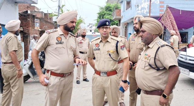 Read more about the article ਬਟਾਲਾ ਪੁਲਿਸ ਵੱਲੋਂ ਨਸ਼ਿਆਂ ਖ਼ਿਲਾਫ਼ ਗਾਂਧੀ ਕੈਂਪ ‘ਚ ਕਾਸੋ ਸਰਚ ਅਭਿਆਨ ਚਲਾਇਆ ਗਿਆ