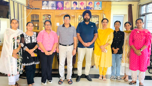 You are currently viewing ਰੁਜ਼ਗਾਰ ਮੇਲੇ ਵਿੱਚ ਵਿਦਿਆਰਥੀਆ ਨੇ ਮਾਰੀਆ ਮੱਲਾਂ