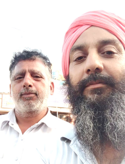 You are currently viewing ਦੇਖੋ ਚੋਰਾਂ ਦੀ ਕਰਤੂਤ..ਟੈਂਪੂ ਚ ਖਰੀਦ ਕੇ ਰੱਖੀਆਂ ਦੋ ਗੰਡਿਆਂ ਦੇ ਤੋੜੇ ਚੁੱਕ ਕੇ ਹੋਏ ਫਰਾਰ