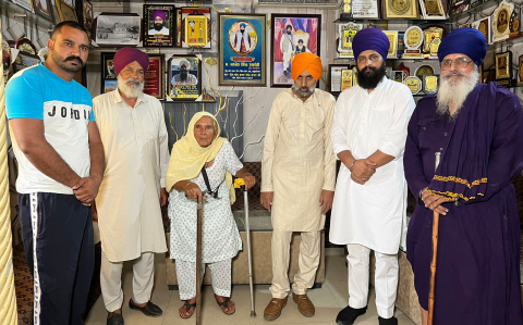 Read more about the article ਸੋਸਾਇਟੀ ਵਲੋਂ 3 ਸਾਲ ਤੋਂ ਲਾਪਤਾ ਵੀਰ ਨੂੰ ਪਰਿਵਾਰ ਨਾਲ ਮਿਲਾਇਆ