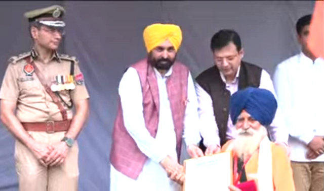 Read more about the article ਅਜਾਦੀ ਦਿਹਾੜੇ ਤੇ ਮੁੱਖ ਮੰਤਰੀ ਪੰਜਾਬ ਵਲੋਂ ਭਾਈ ਬਰਿੰਦਰ ਸਿੰਘ ਮਸੀਤੀ ਦਾ ਸਨਮਾਨ