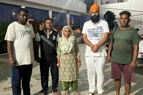 You are currently viewing ਸੋਸਾਇਟੀ ਵੱਲੋਂ ਲਾਪਤਾ ਹੋਈ ਮਾਤਾ ਨੂੰ ਉਸ ਦੇ ਪਰਿਵਾਰ ਨਾਲ ਮਿਲਾਇਆ